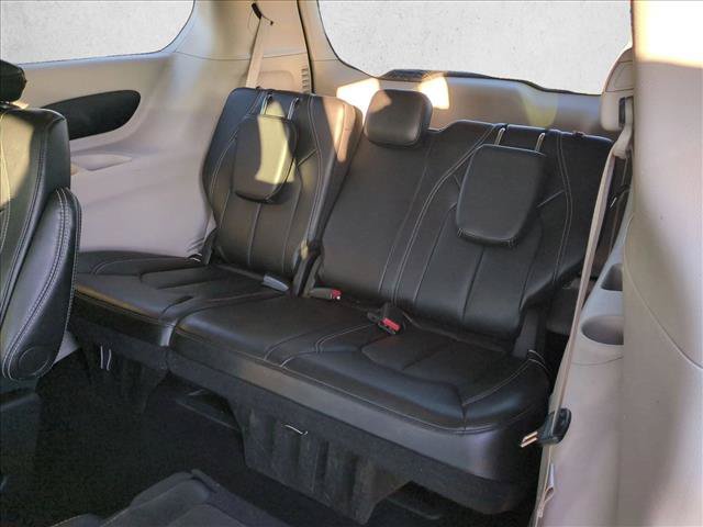 Used 2024 Chrysler Pacifica Touring-L FWD image 25
