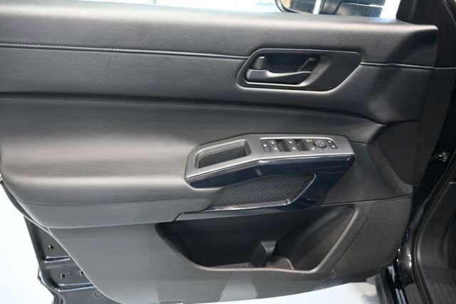 Used 2025 Nissan Pathfinder SV image 26