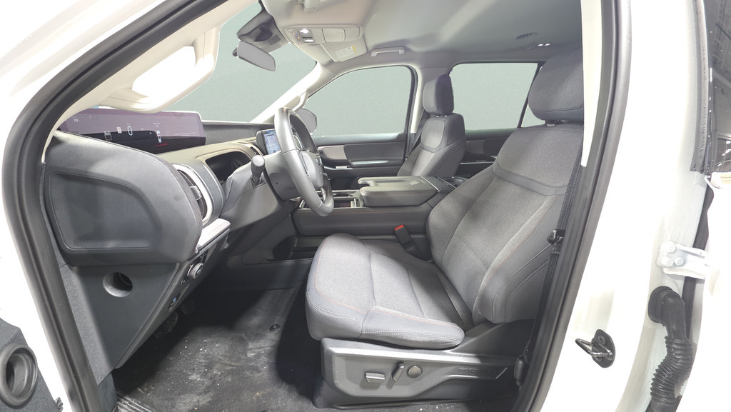 Certified 2025 Ford Expedition Active AWD/4WD image 17