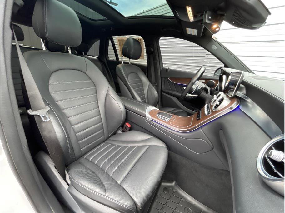 Used 2022 Mercedes-Benz GLC 43 AMG 4MATIC image 4