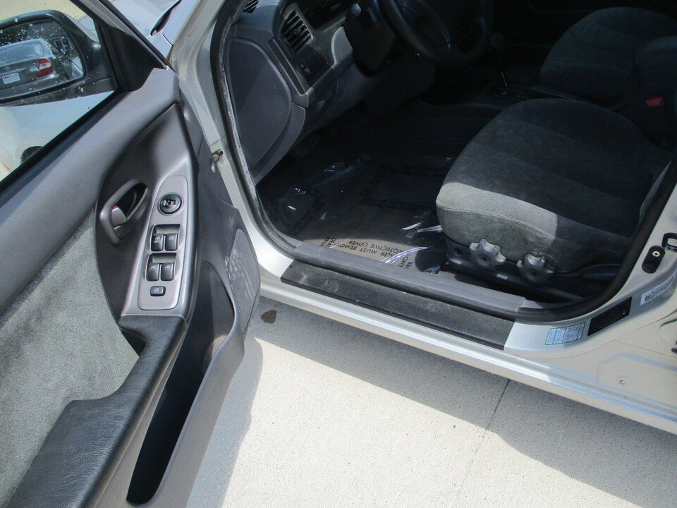 Used 2003 Hyundai Elantra GLS FWD image 10