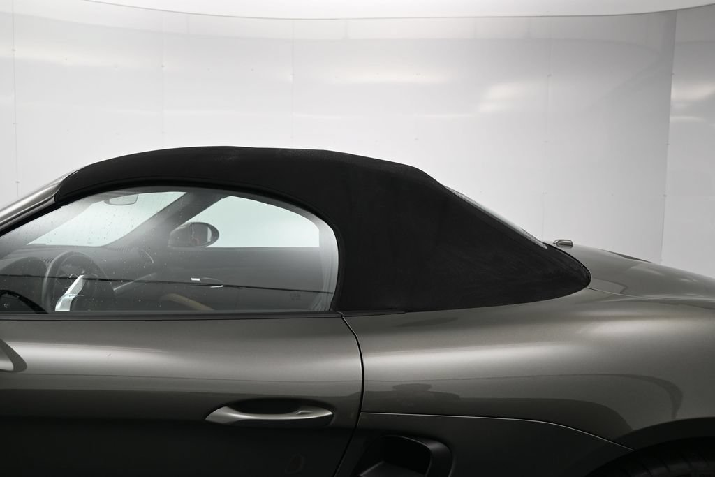 Used 2021 Porsche 718 Boxster RWD image 35