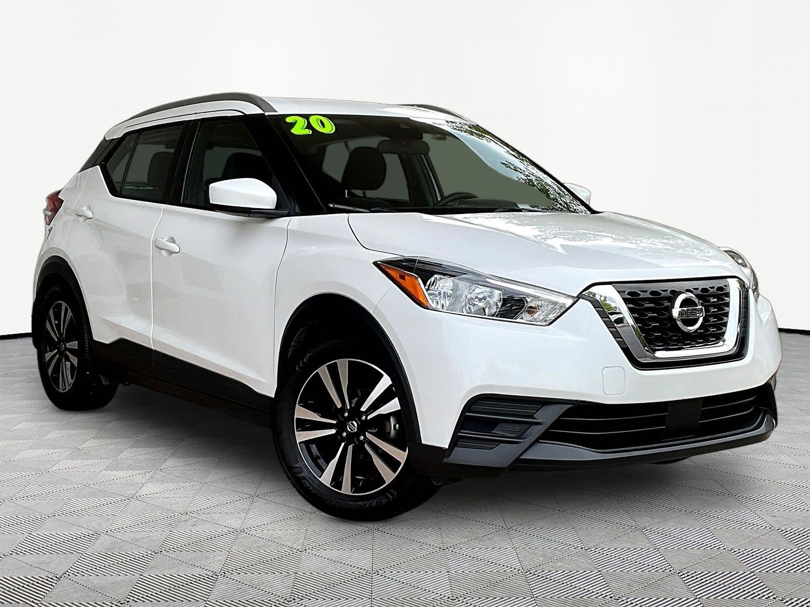 Used 2020 Nissan Kicks SV FWD image 3