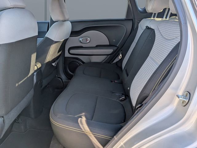 Used 2015 Kia Soul + image 13