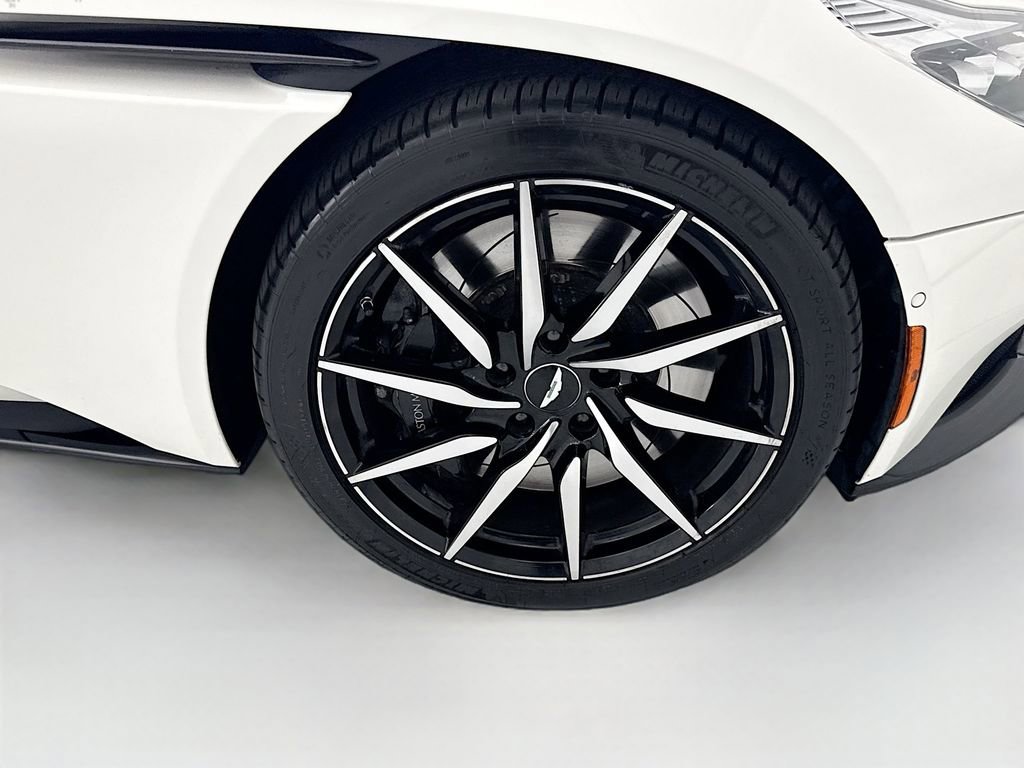 Used 2018 Aston Martin DB11 V12 RWD image 28