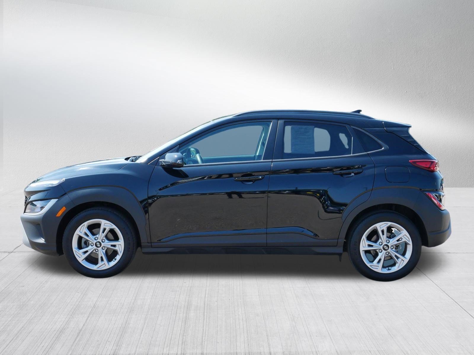 Used 2023 Hyundai Kona SEL FWD image 4
