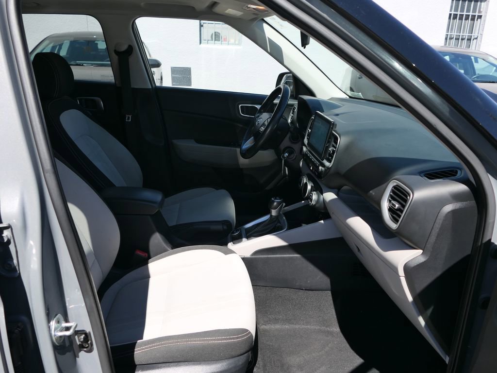 Used 2023 Hyundai Venue SEL FWD image 27