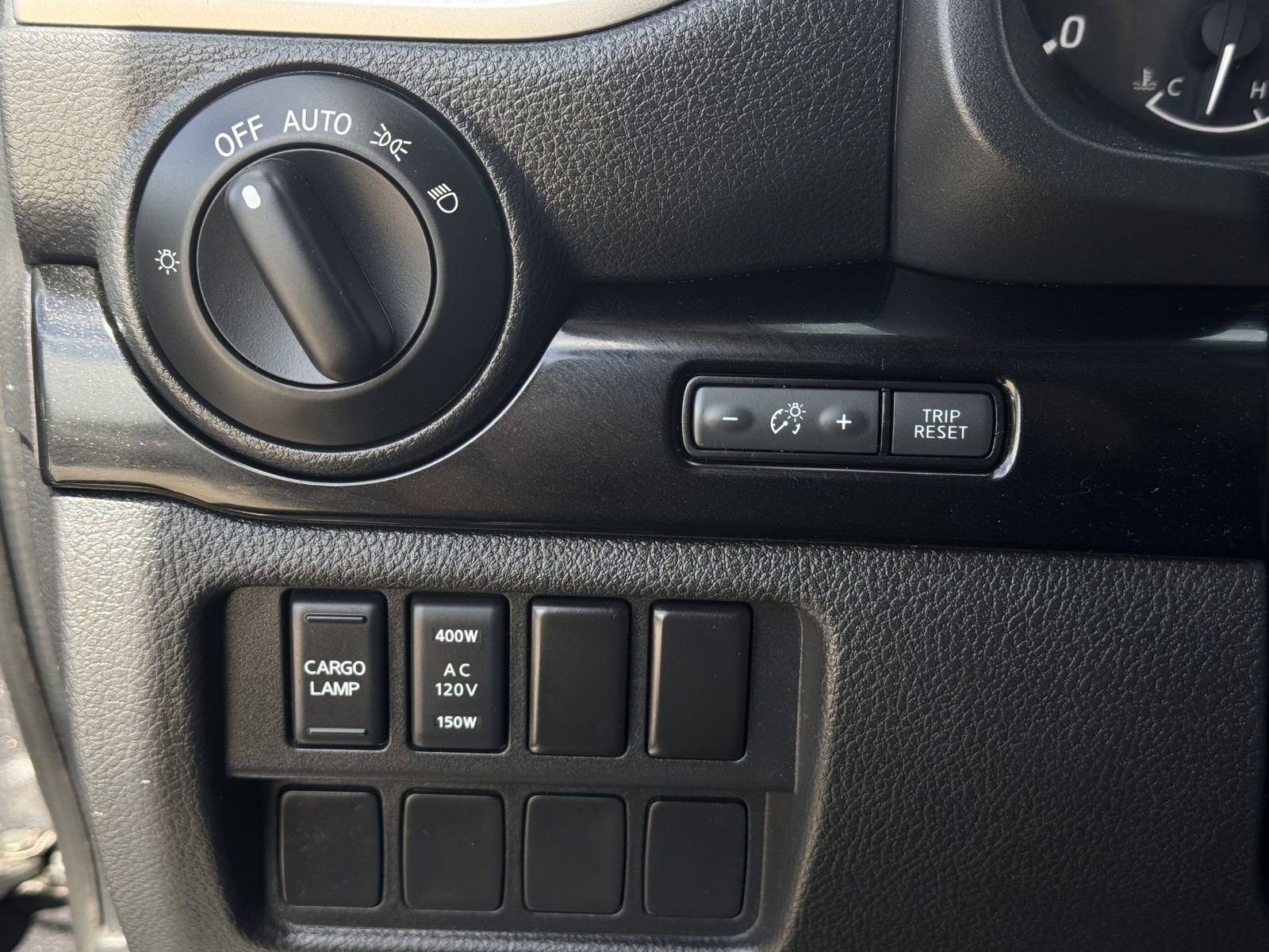 Used 2020 Nissan Titan SV w/ SV Convenience Package image 24