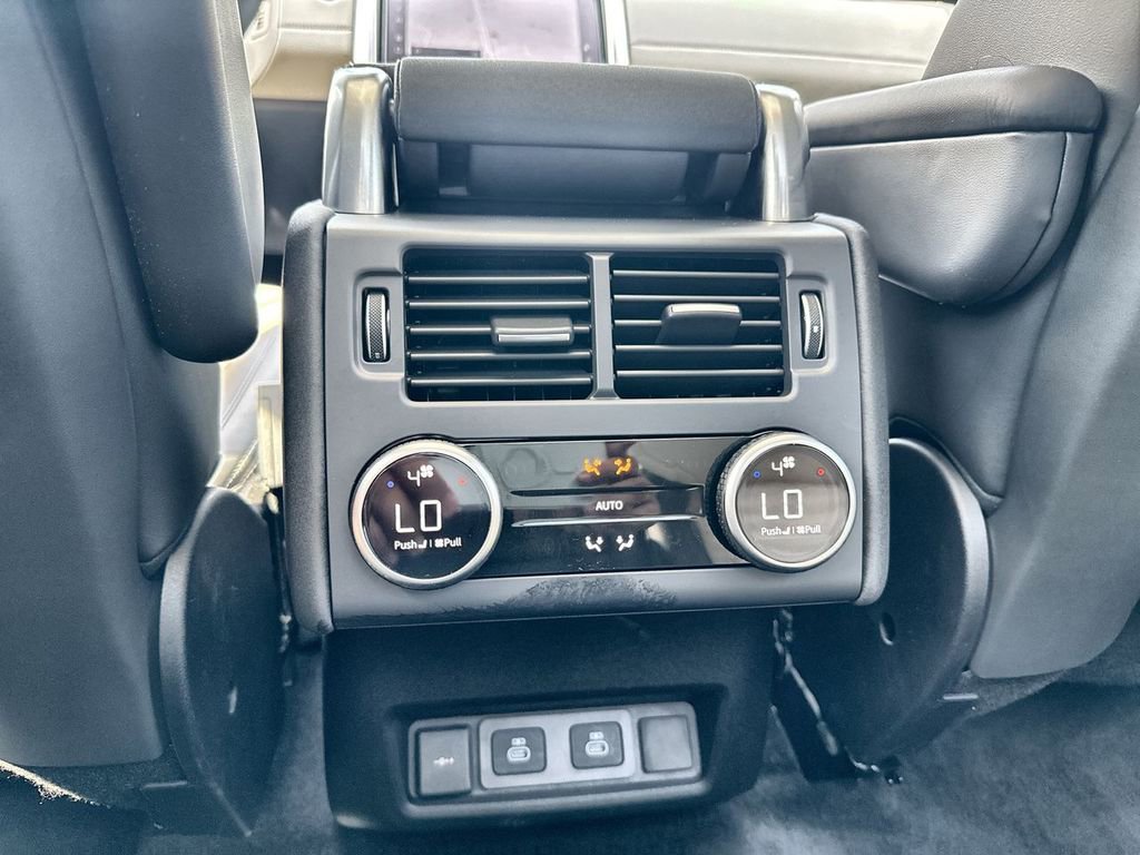 Certified 2025 Land Rover Discovery Dynamic SE image 16