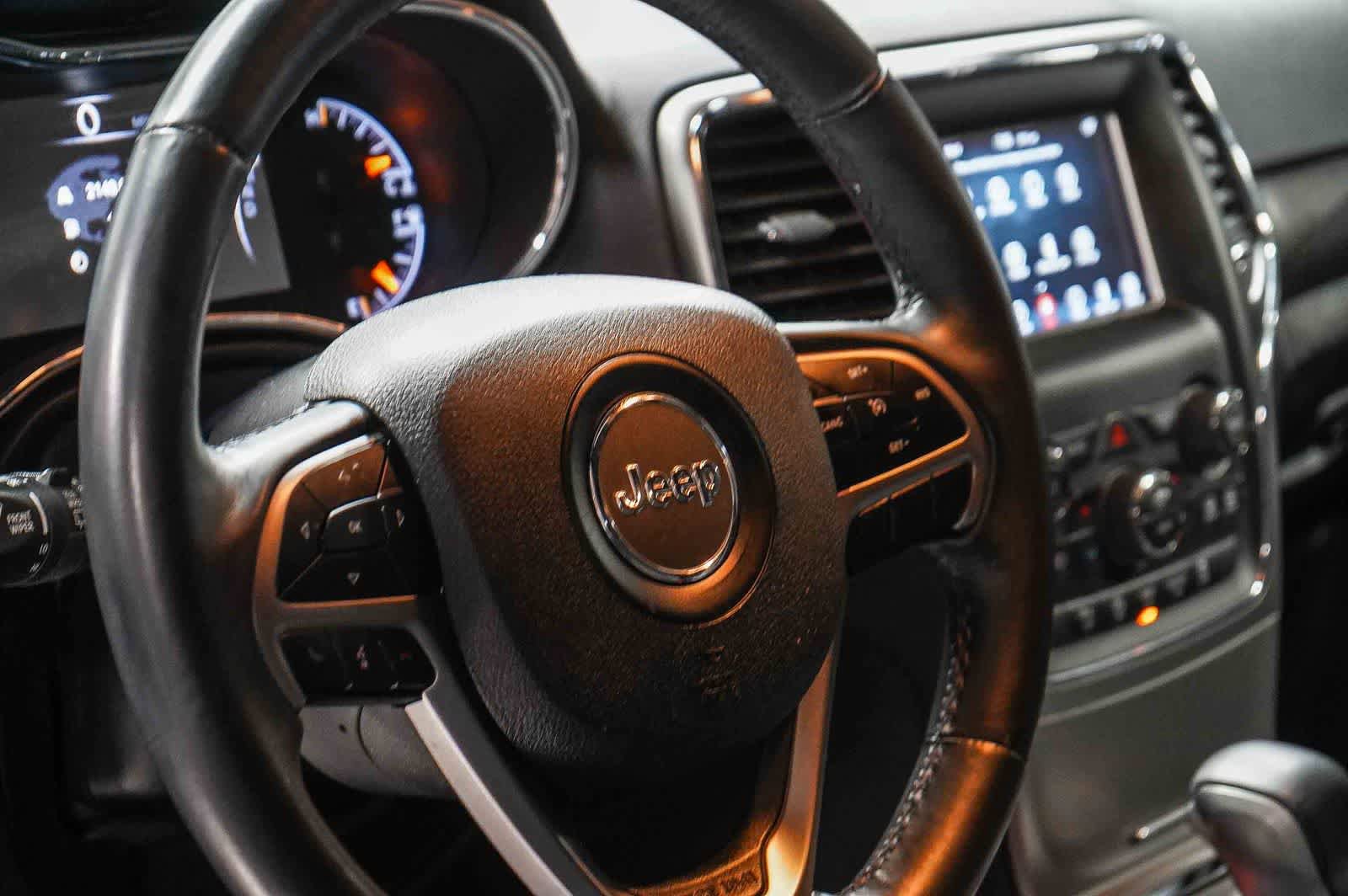 Used 2018 Jeep Grand Cherokee Laredo RWD image 20