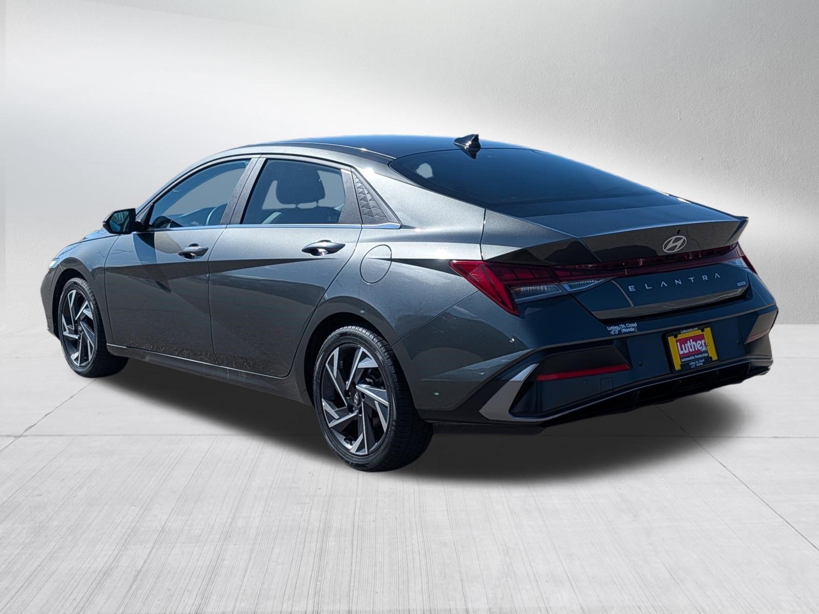 Used 2024 Hyundai Elantra Limited image 5