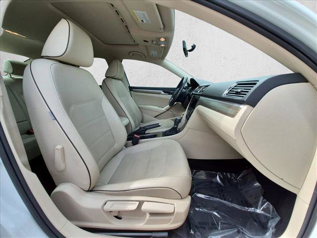 Used 2017 Volkswagen Passat 1.8T SE FWD image 17