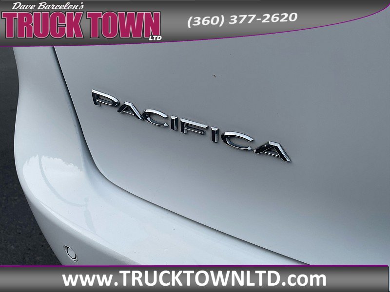 Used 2025 Chrysler Pacifica Select FWD image 36