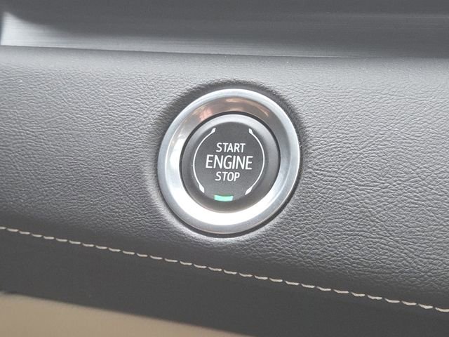 Used 2021 Cadillac Escalade Premium Luxury w/ Driver Assist Tech Package image 18