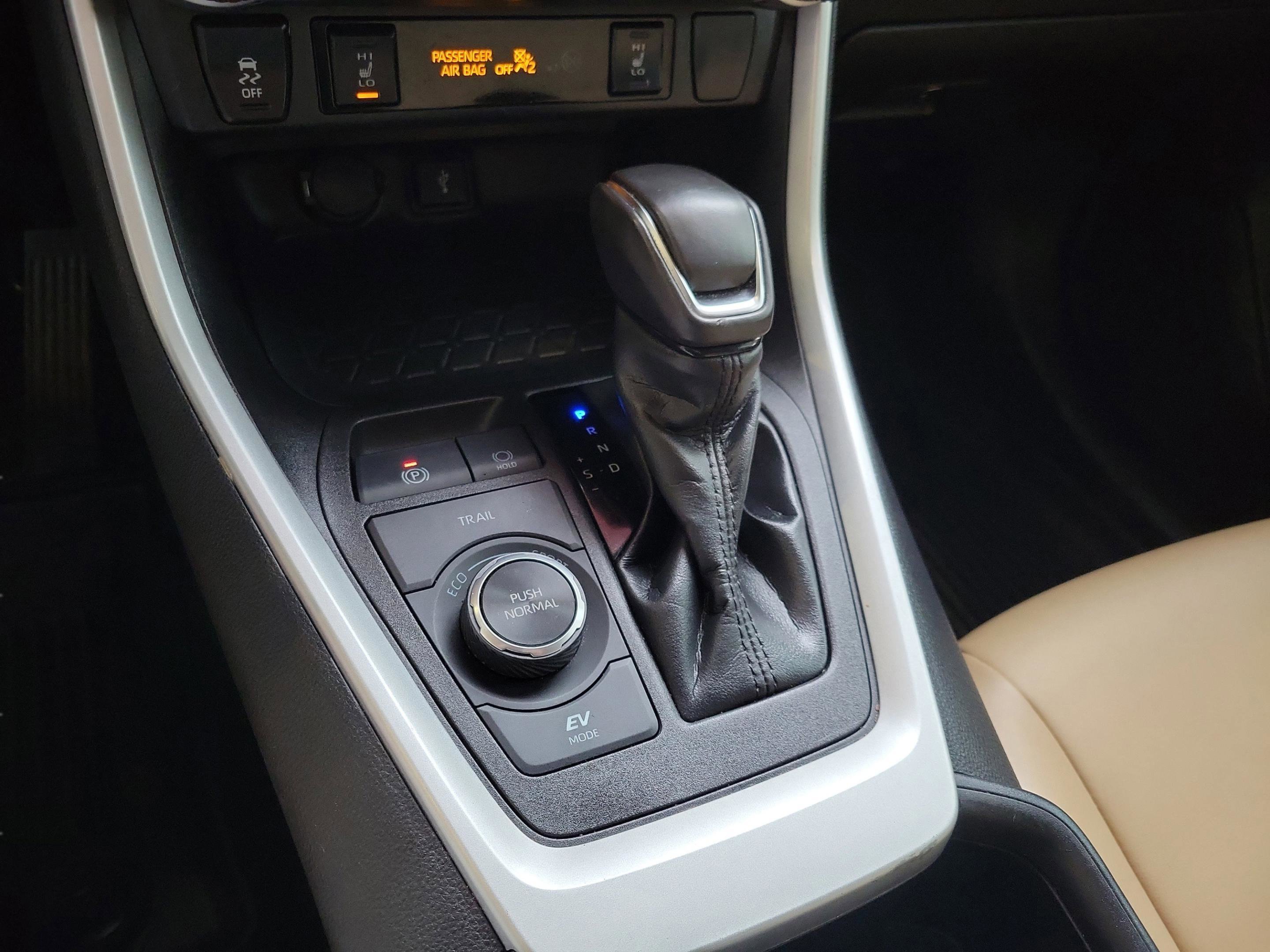 Used 2022 Toyota RAV4 XLE Premium image 20