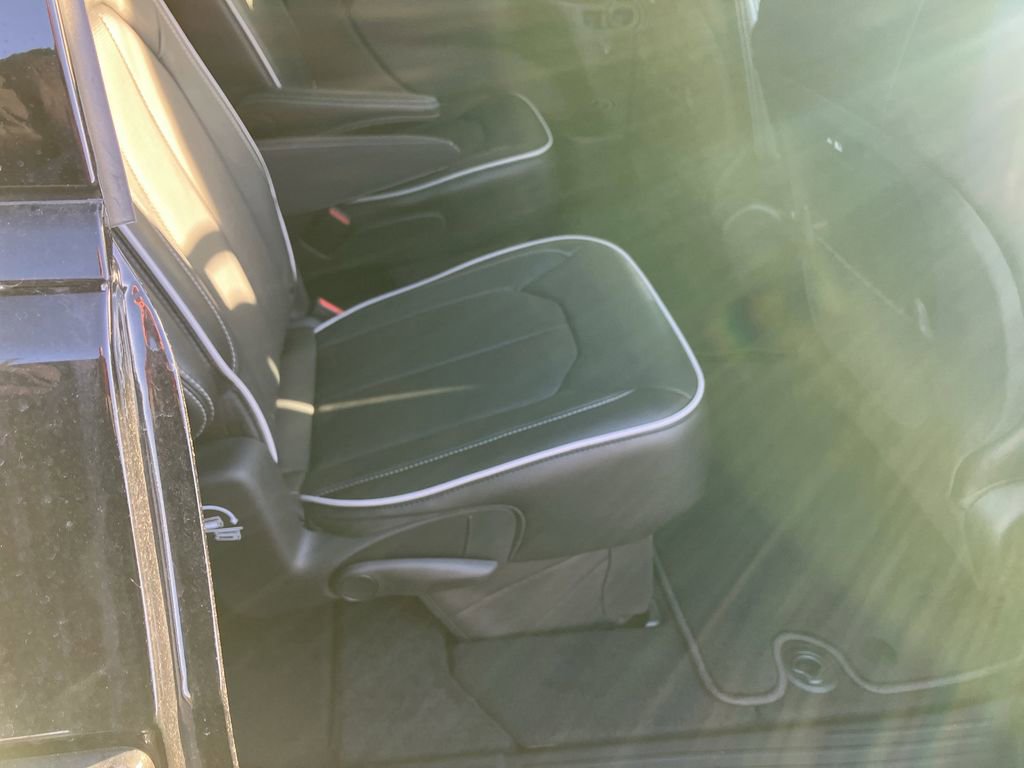 New 2026 Chrysler Pacifica Limited w/ S Appearance Package AWD/4WD image 43