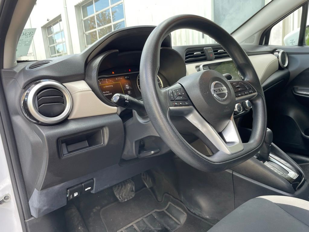 Used 2022 Nissan Versa SV image 9