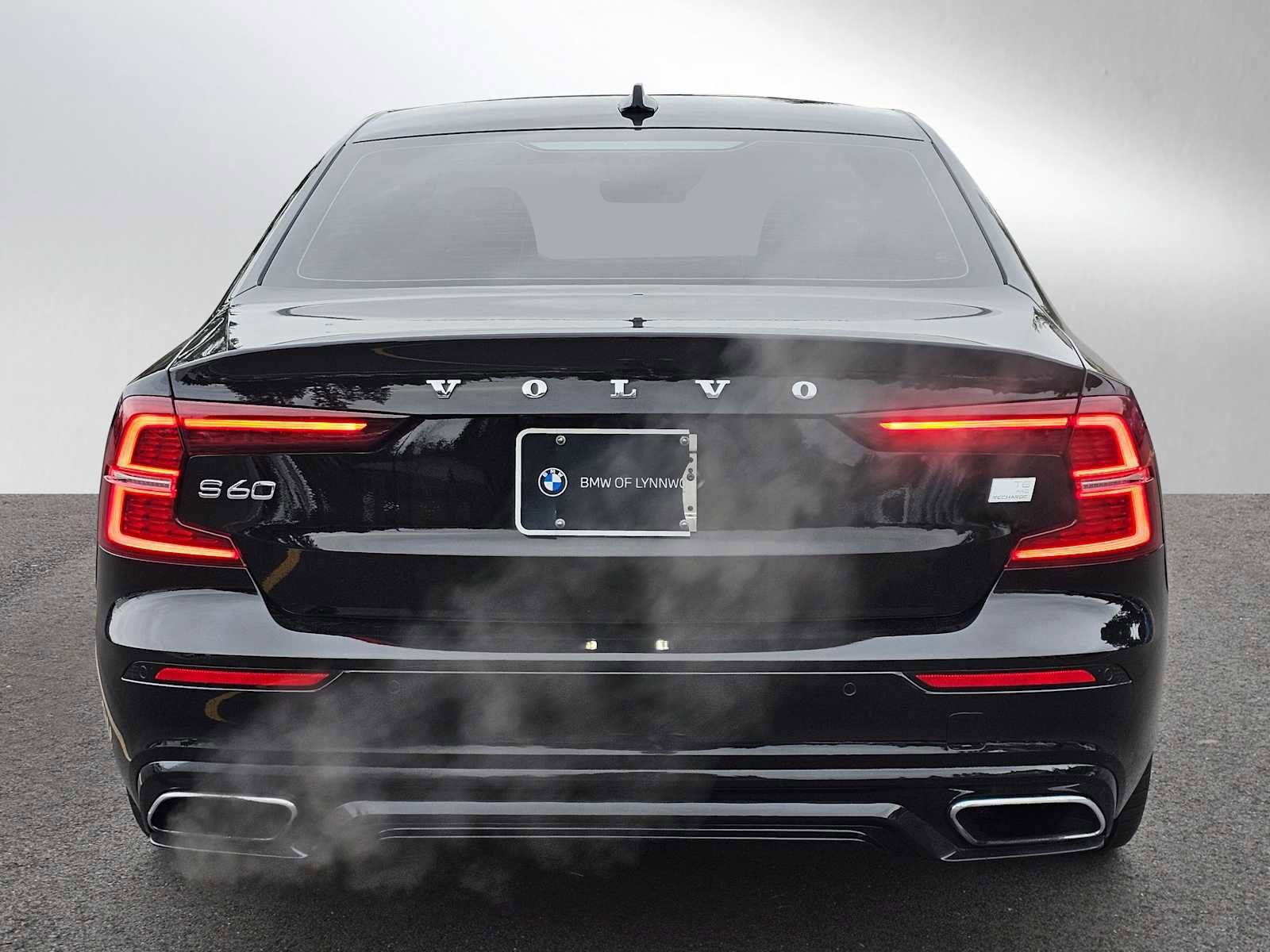 Used 2022 Volvo S60 T8 R-Design Expression w/ Advanced Package image 4