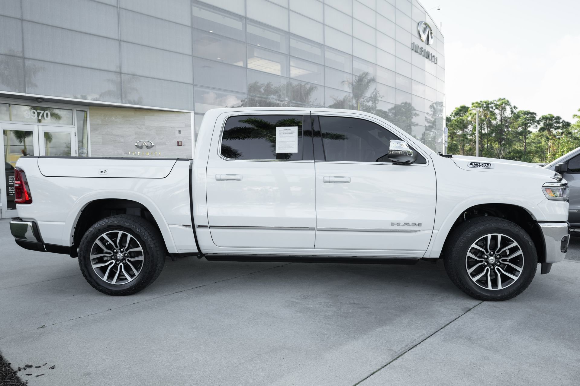 Used 2025 RAM 1500 Limited AWD/4WD image 28