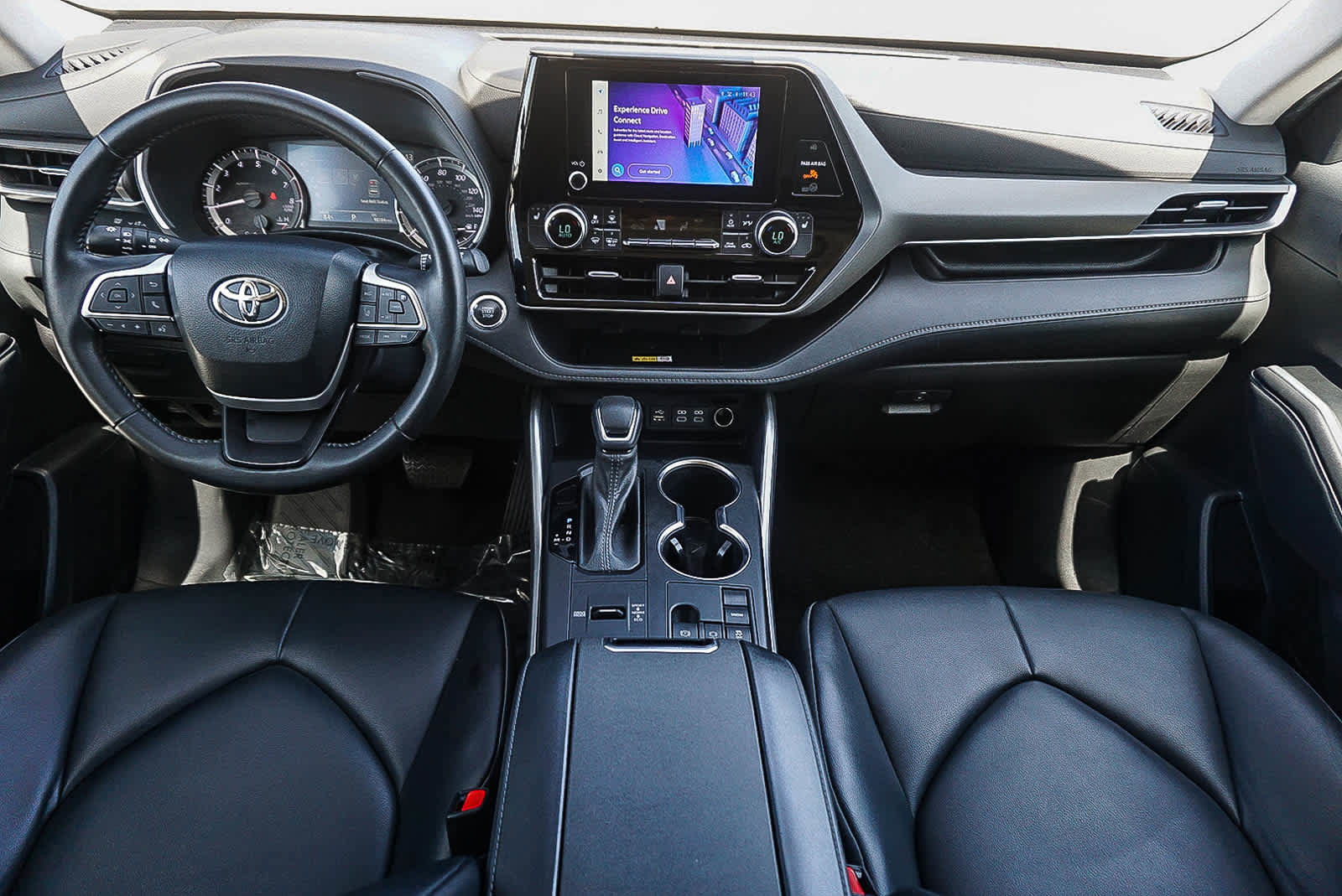 Used 2023 Toyota Highlander XLE FWD image 14
