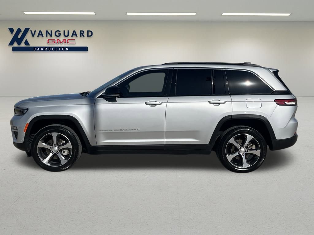 Used 2024 Jeep Grand Cherokee Limited w/ Luxury Tech Group II image 2