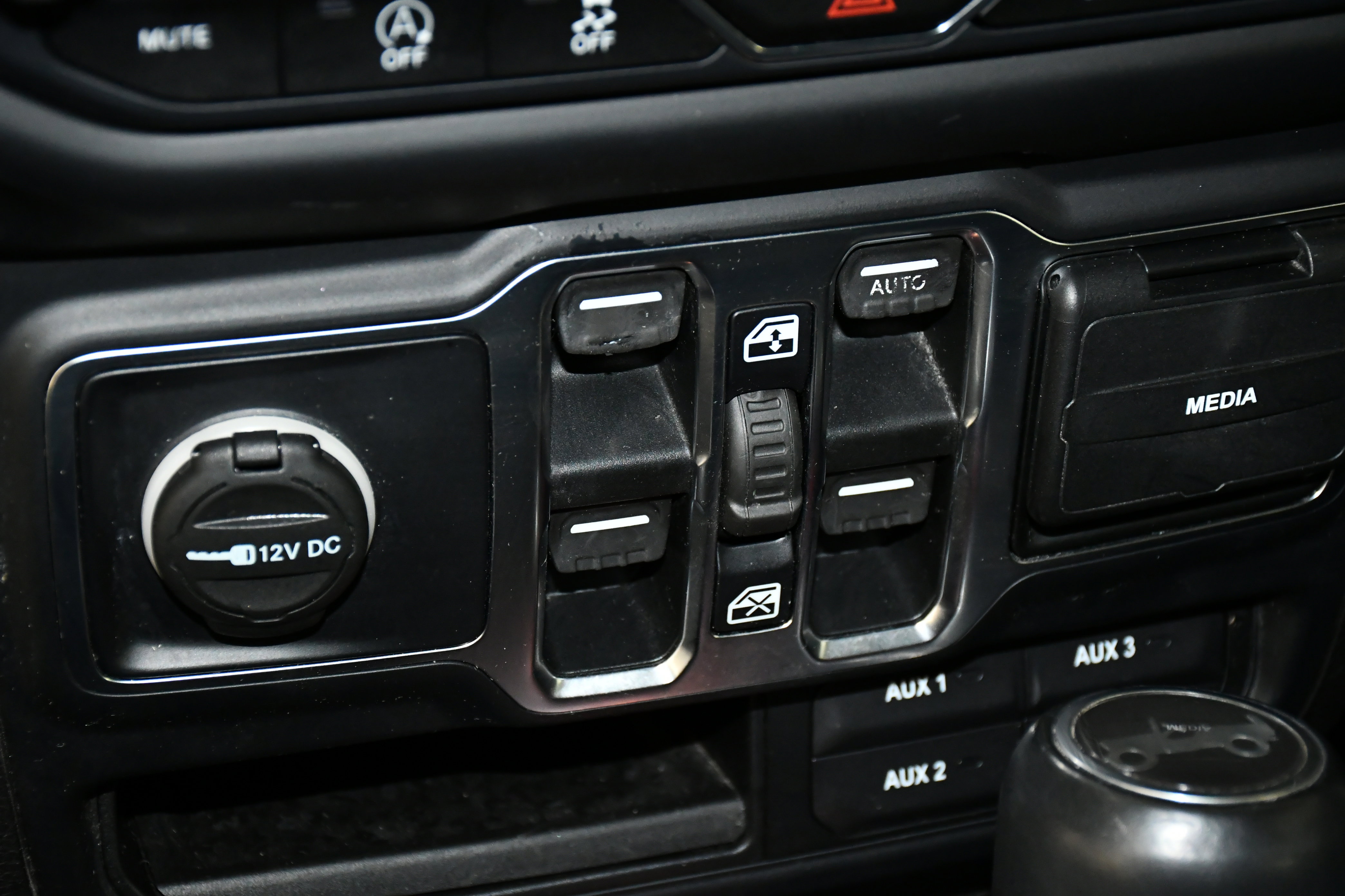 Used 2019 Jeep Wrangler Unlimited Sahara image 34