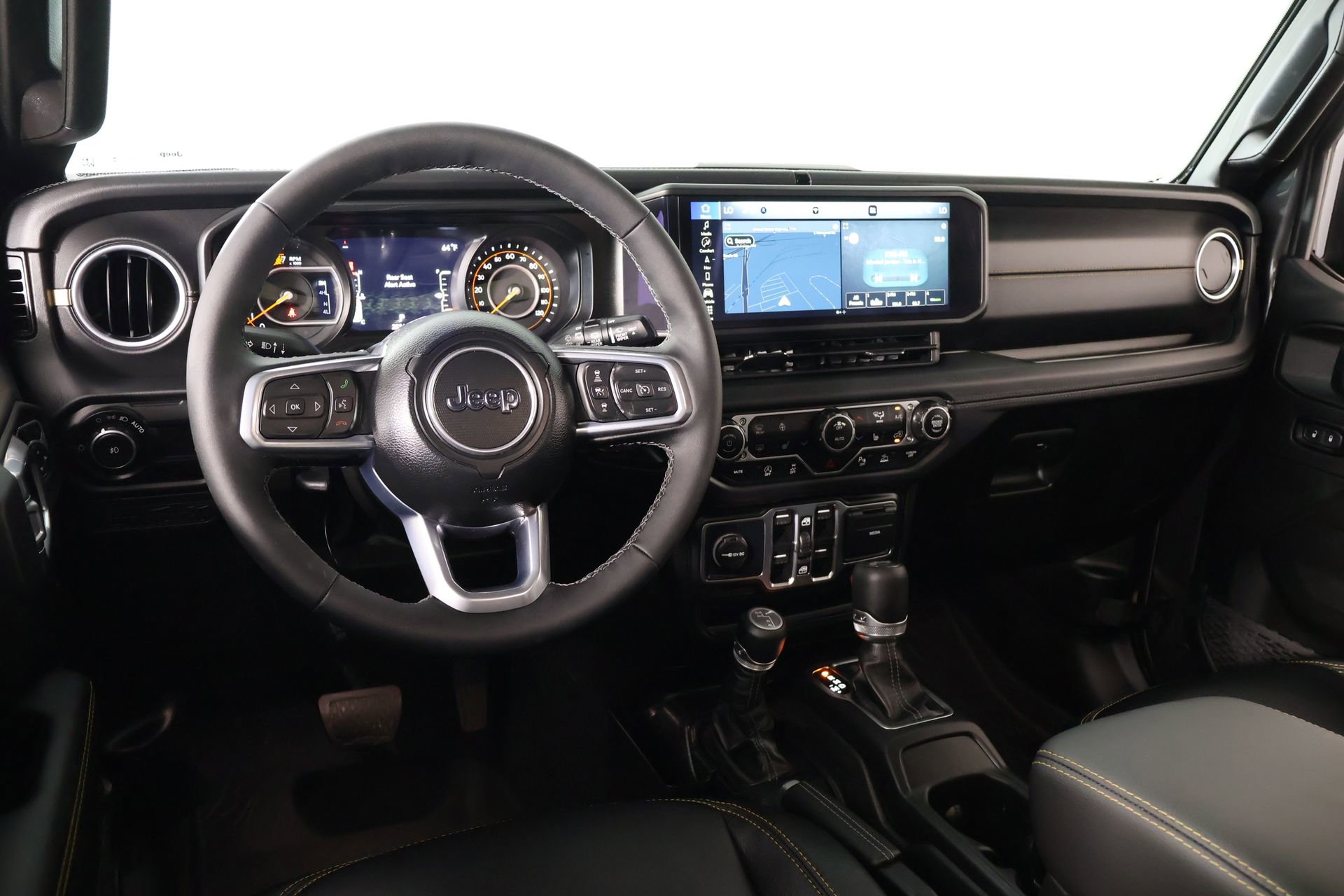 Used 2025 Jeep Wrangler Unlimited Sahara AWD/4WD image 2