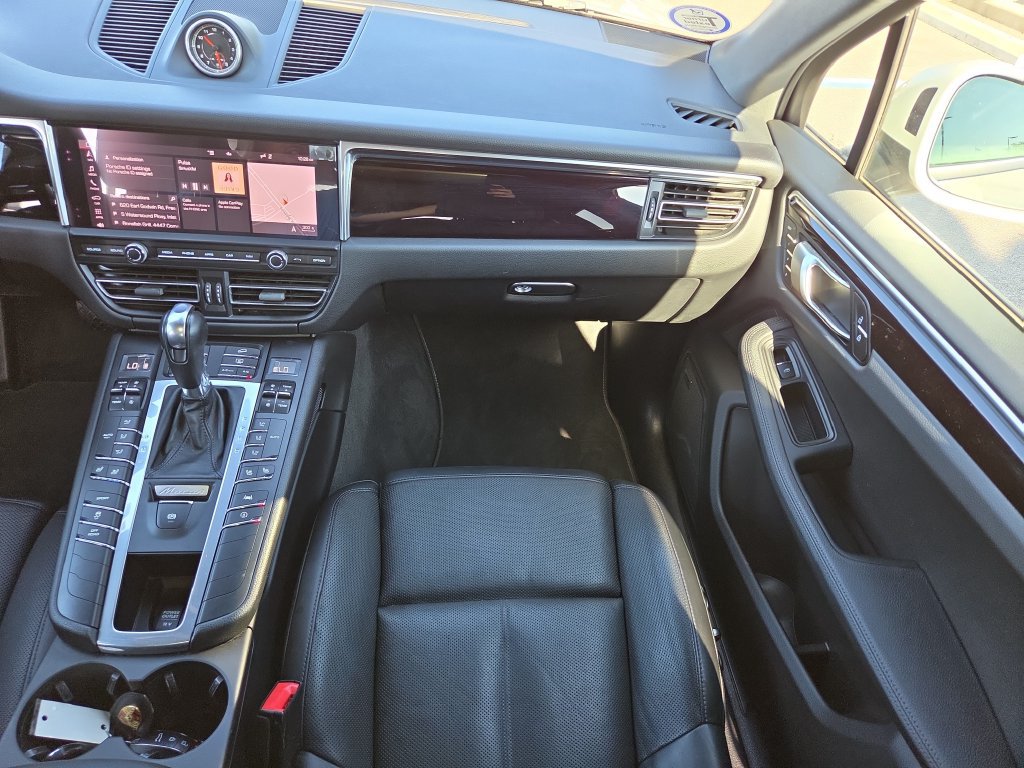 Used 2021 Porsche Macan AWD/4WD image 16