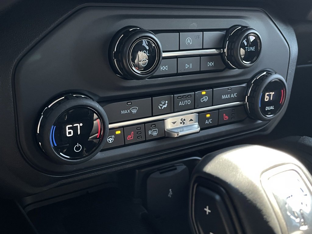 Used 2025 Ford Bronco Badlands image 17