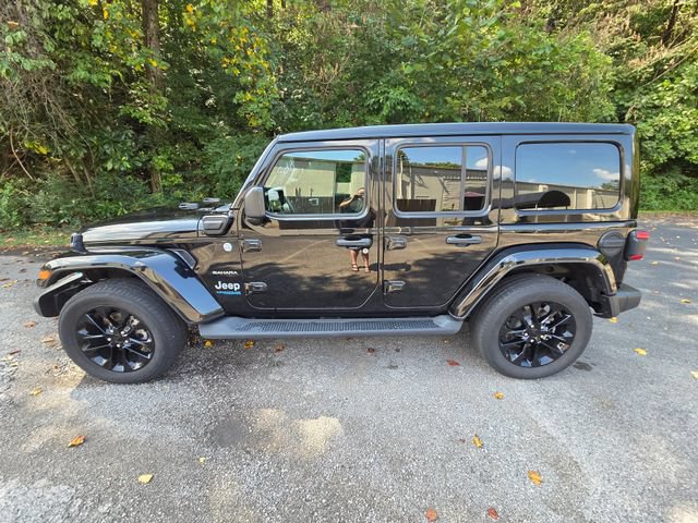 Used 2022 Jeep Wrangler Unlimited Sahara w/ Cold Weather Group AWD/4WD image 11