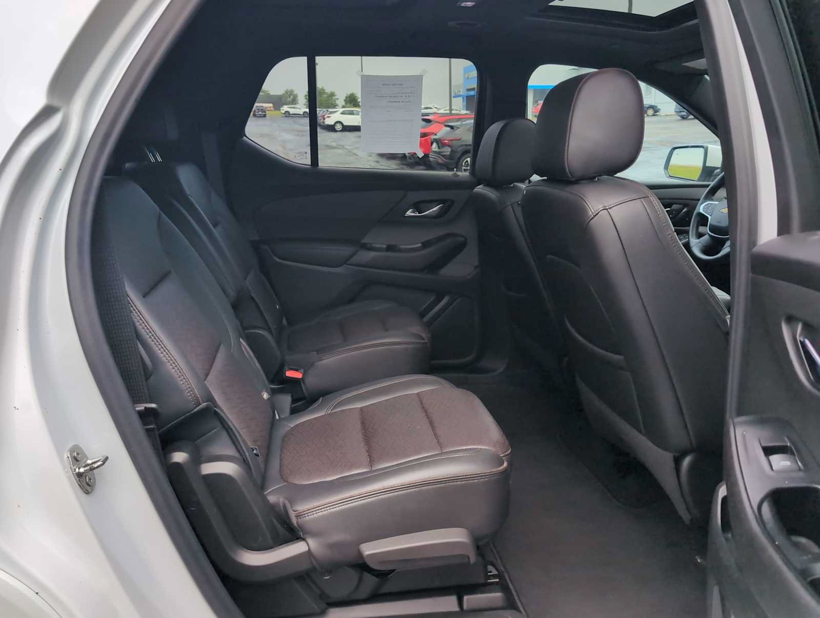 Used 2023 Chevrolet Traverse High Country FWD image 28