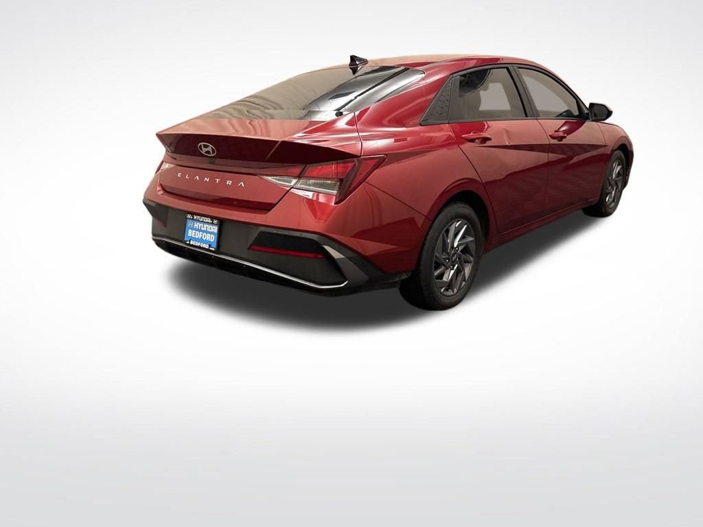 Used 2024 Hyundai Elantra SEL image 5