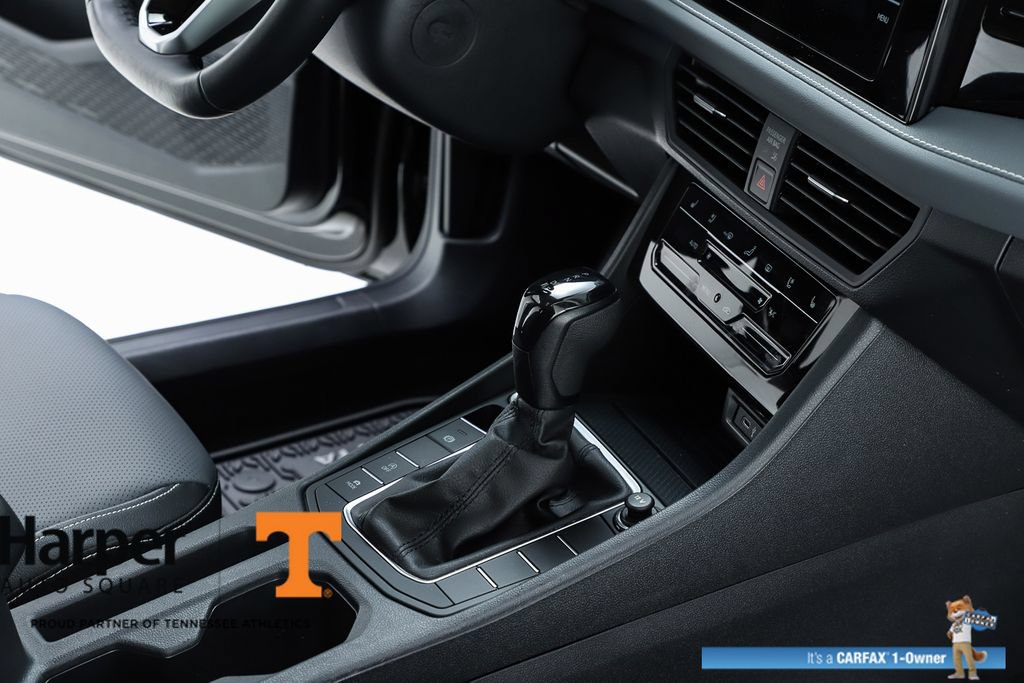 Used 2025 Volkswagen Jetta SEL FWD image 75