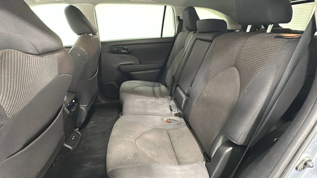 Used 2021 Toyota Highlander LE image 13