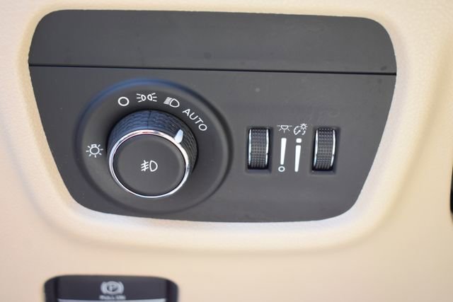 Used 2022 Jeep Grand Cherokee L Limited AWD/4WD image 23