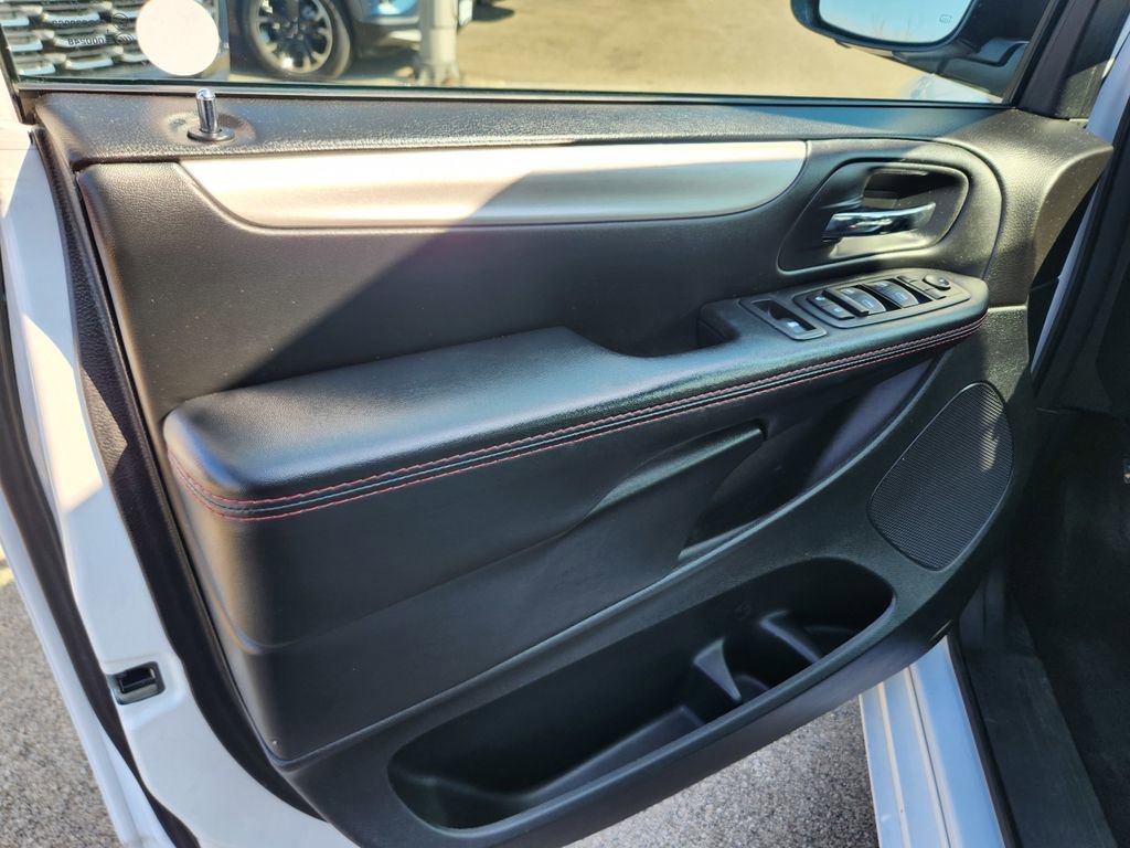 Used 2017 Dodge Grand Caravan GT image 38