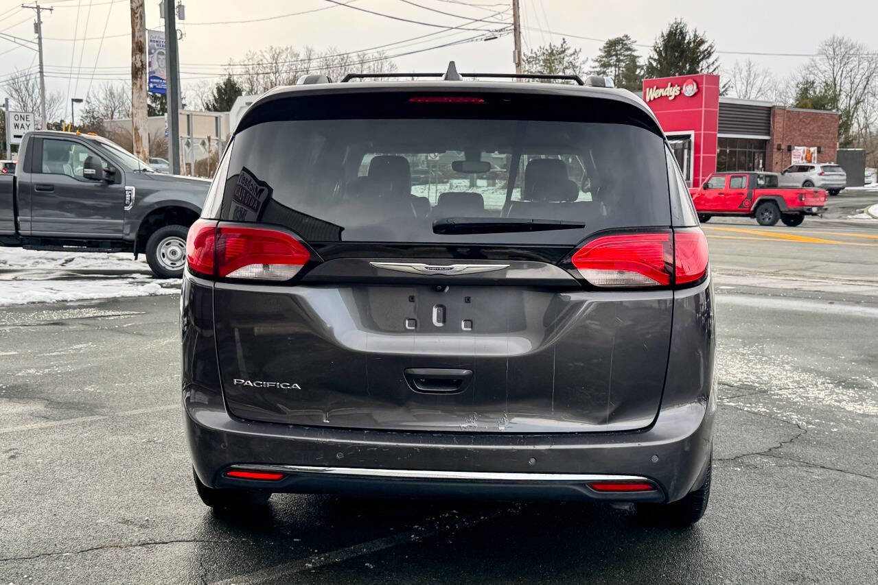 Used 2019 Chrysler Pacifica Touring-L image 5