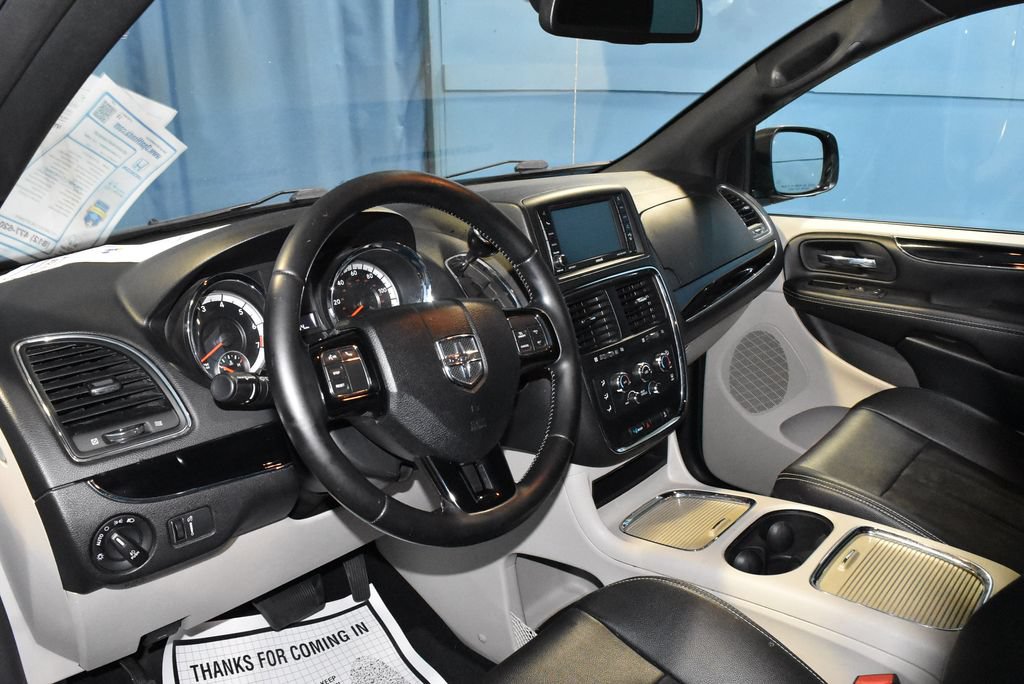 Used 2020 Dodge Grand Caravan SXT FWD image 2