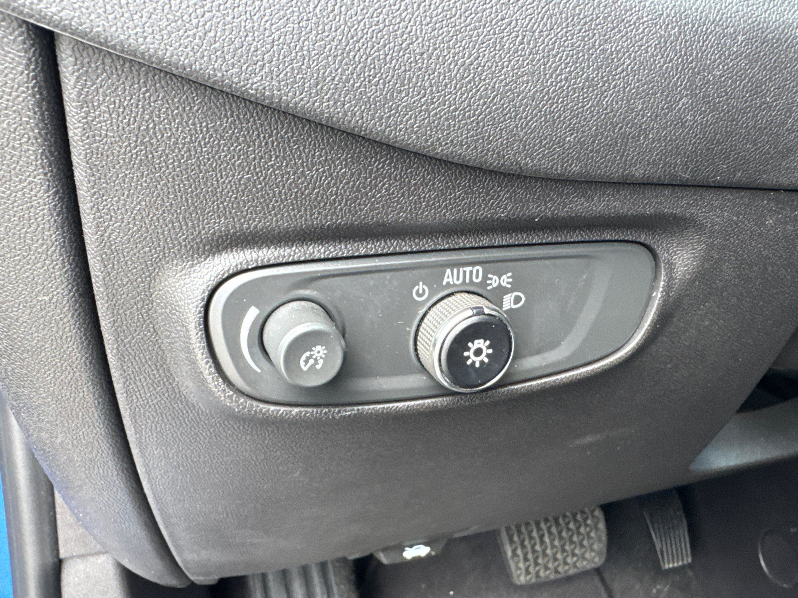 Used 2024 Chevrolet Equinox LT AWD/4WD image 32