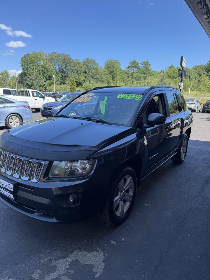 Used 2016 Jeep Compass Latitude AWD/4WD image 4