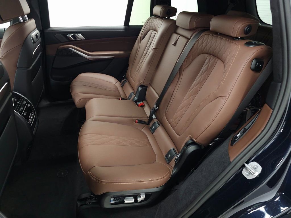New 2026 BMW X7 M60i image 33