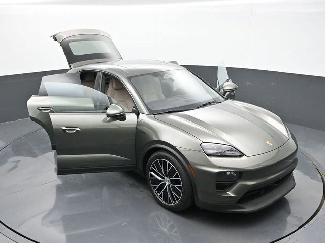 Certified 2025 Porsche Macan Electric RWD image 13