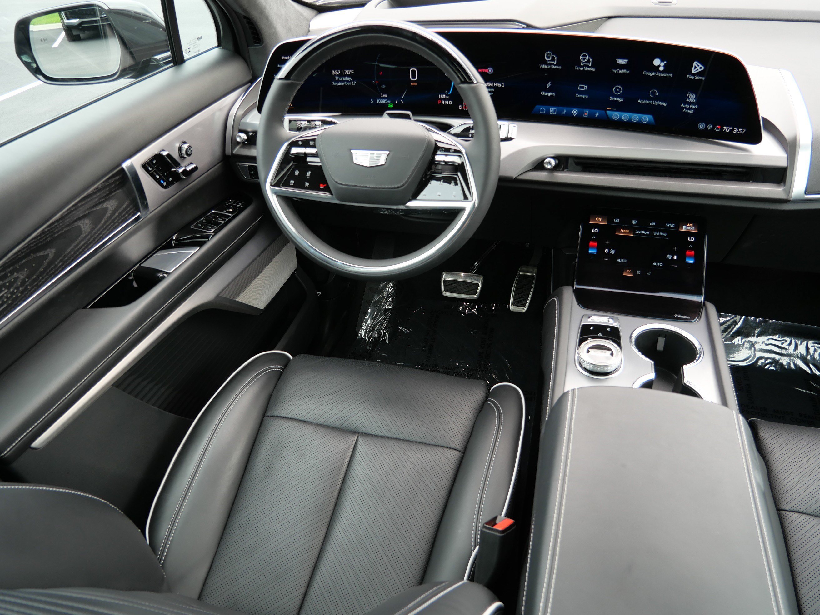 Certified 2026 Cadillac Vistiq Sport w/ LPO, Floor Liner Package AWD/4WD image 9