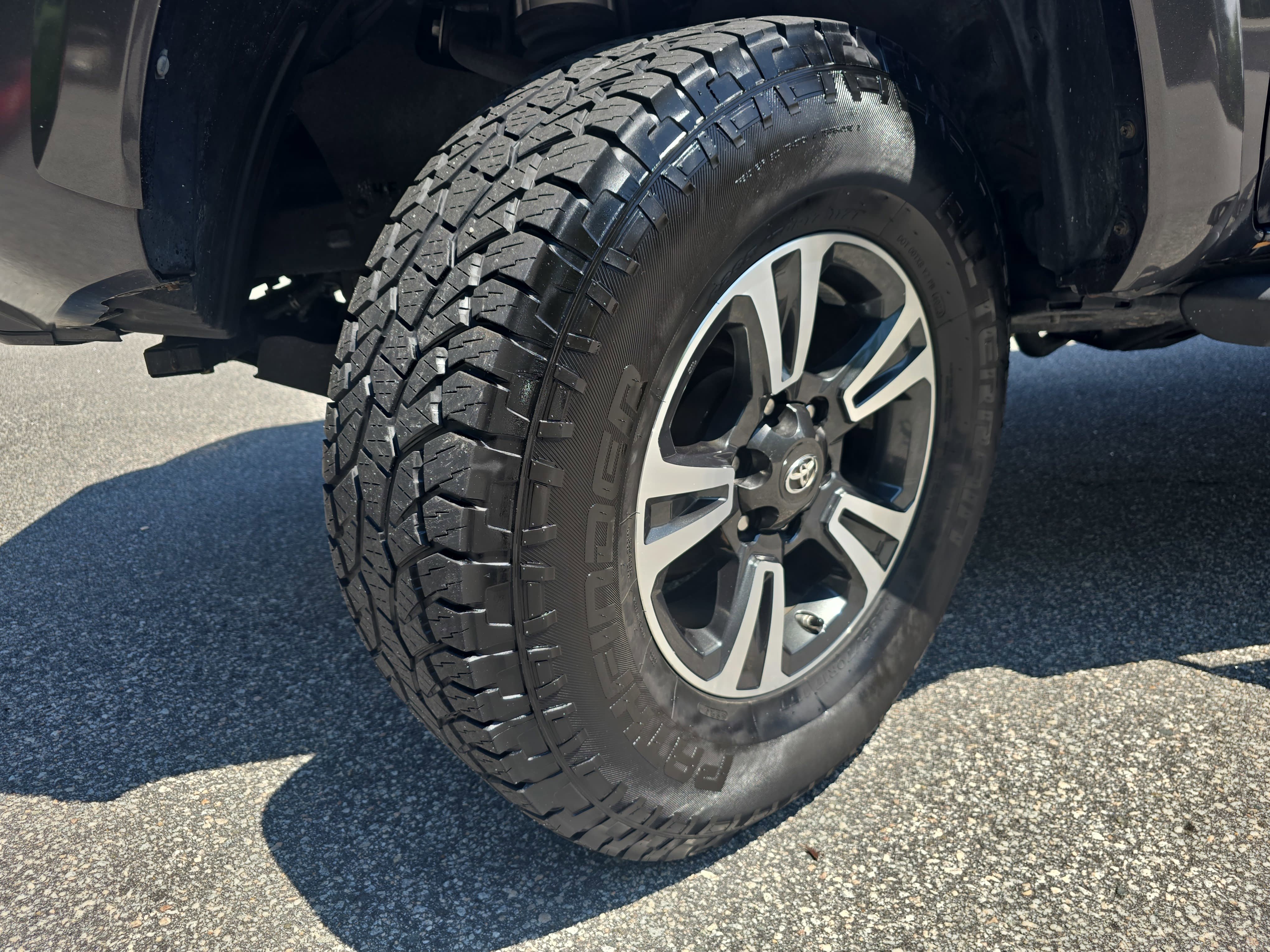 Used 2019 Toyota Tacoma TRD Sport AWD/4WD image 29