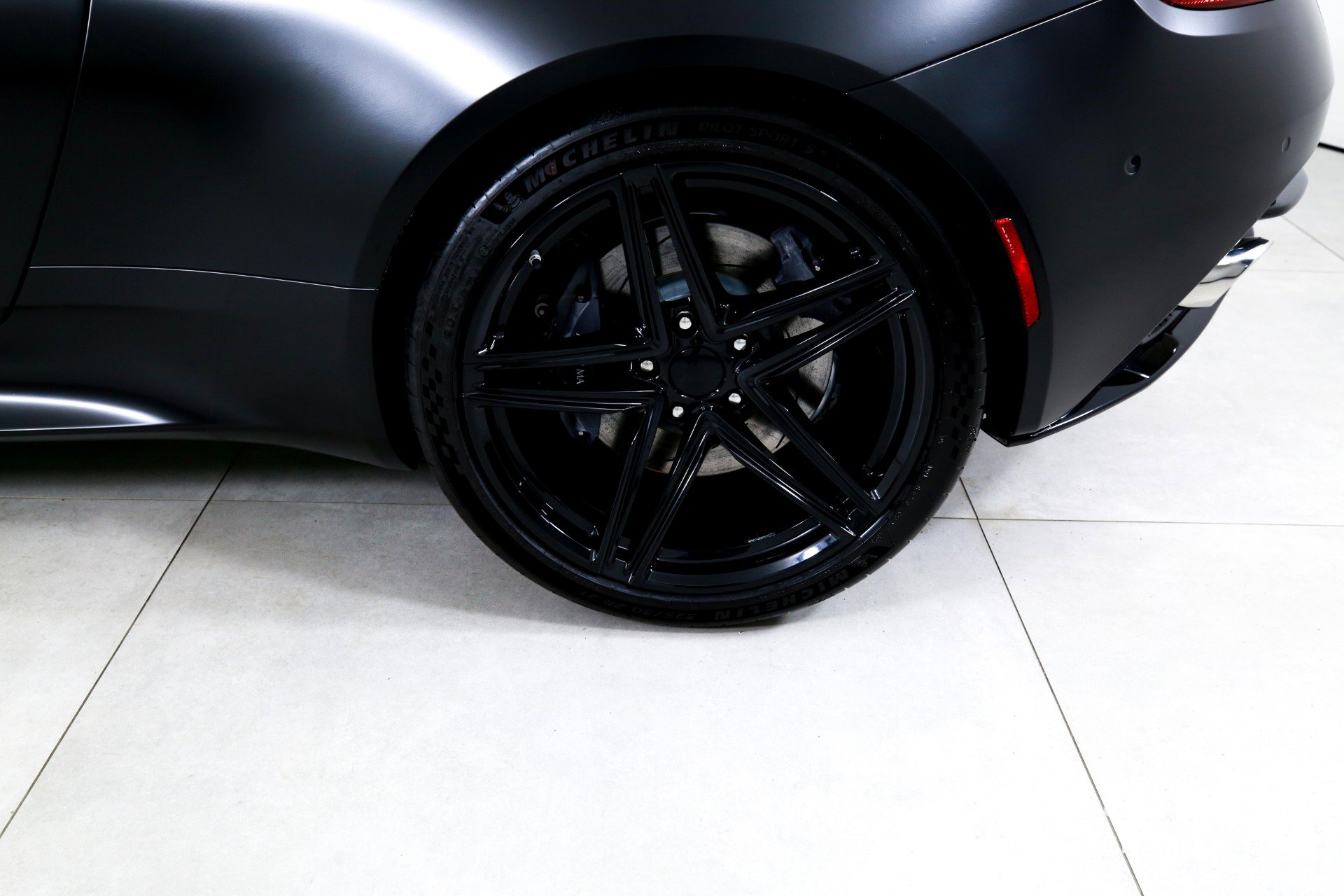 Used 2024 Aston Martin DB12 Coupe image 32