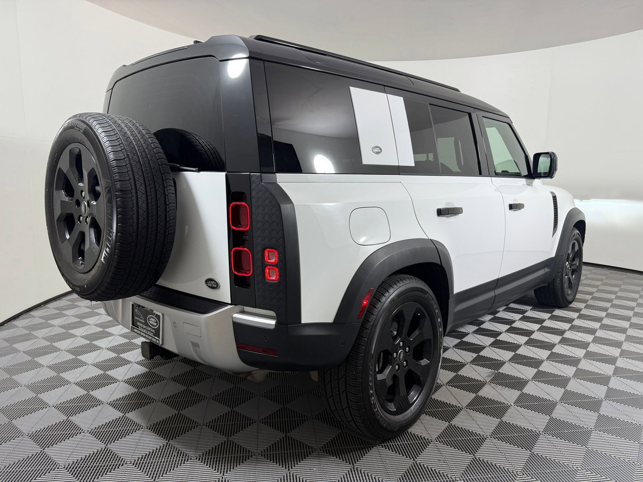 Used 2020 Land Rover Defender 110 HSE image 9