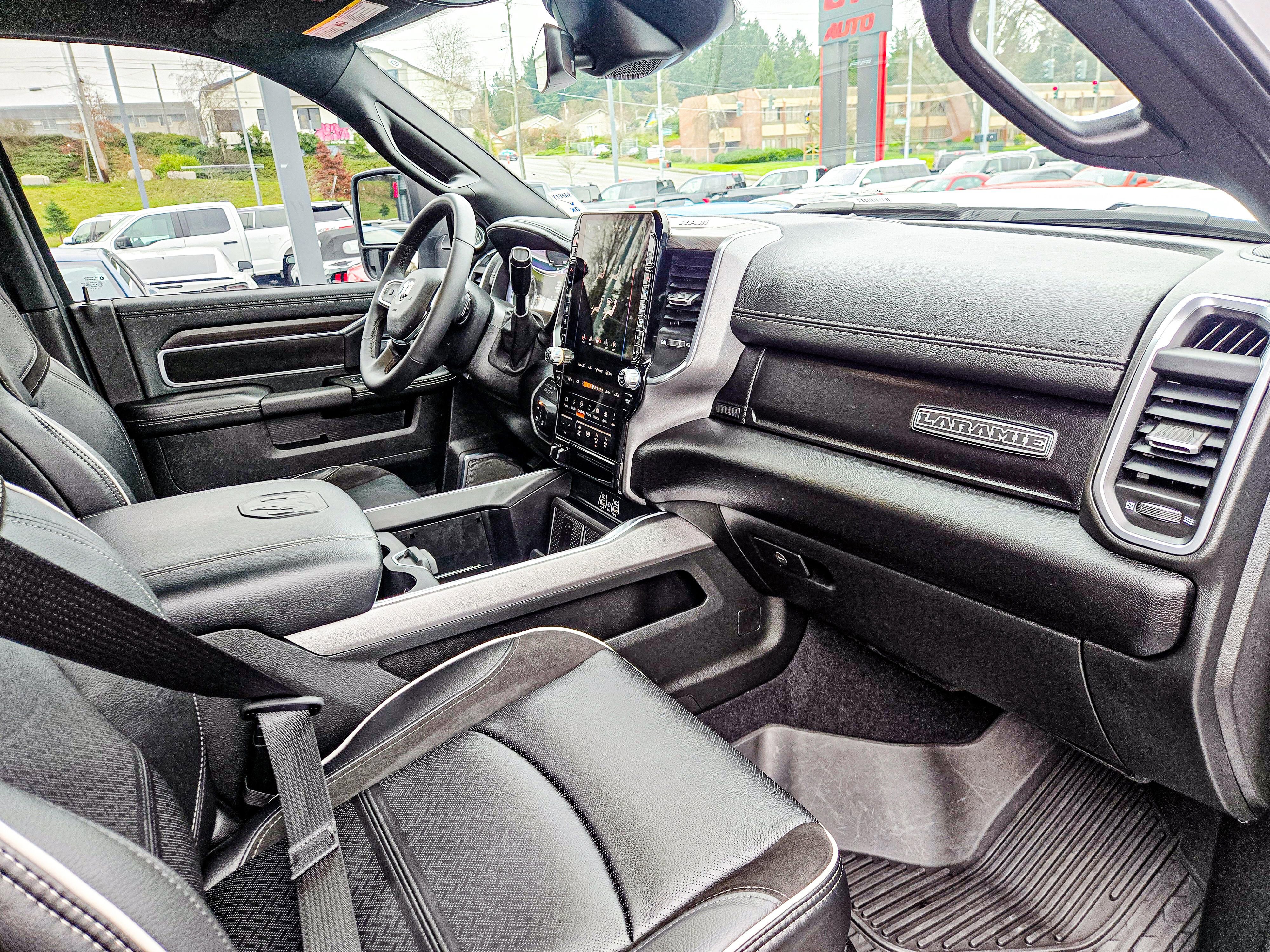 Used 2025 RAM 3500 Laramie image 13