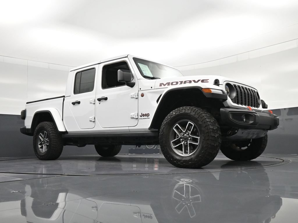 Used 2025 Jeep Gladiator Mojave w/ Convenience Group AWD/4WD image 31