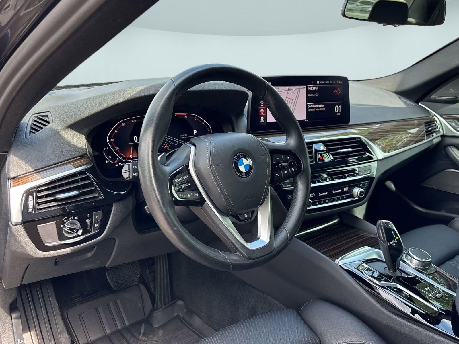 Used 2021 BMW 530i xDrive w/ Premium Package AWD/4WD image 4