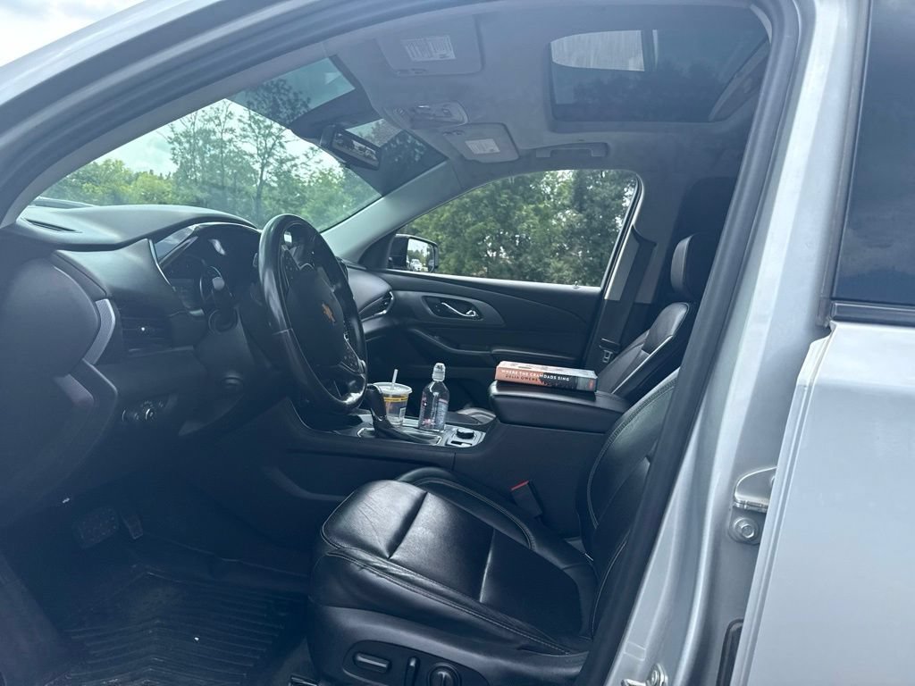 Used 2020 Chevrolet Traverse Premier w/ Redline Edition AWD/4WD image 5